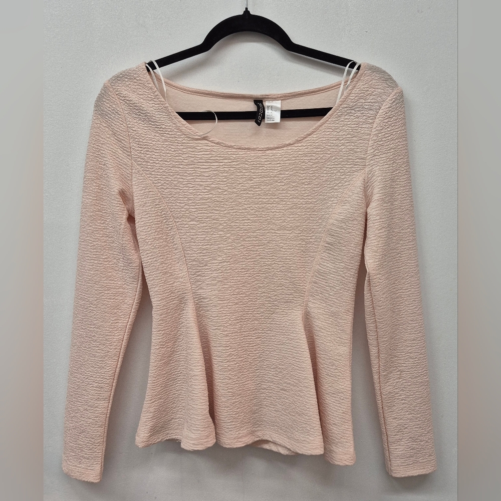 🪻3/$25 Divided Women's Light Blush Textured Peplum Long Sleeve Top Medium